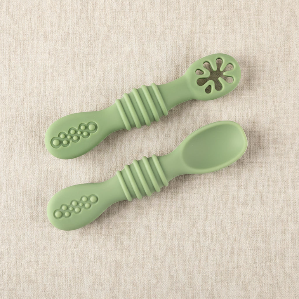 Silicone slow feeding set for babies. Green in color.