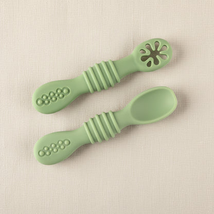 Silicone slow feeding set for babies. Green in color.